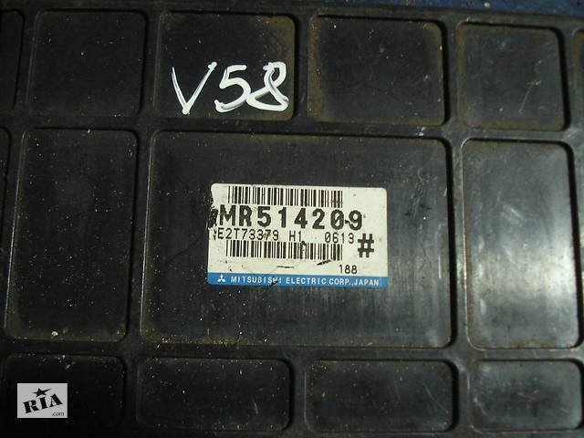 Блок управління двигуном MR514209 на Mitsubishi Carisma 2000 року. код V58