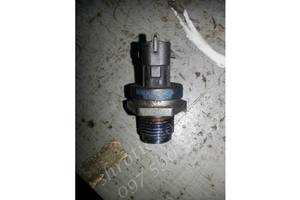 Датчик Тиску Подання Палива Bosch 0281002801 (Б / У) Nissan Primastar 2006-2010 2,0 dсi euro 4 281 002 801