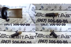 Датчик положення коленвала 2.0-2.5 dci Opel Vivaro 8200668500