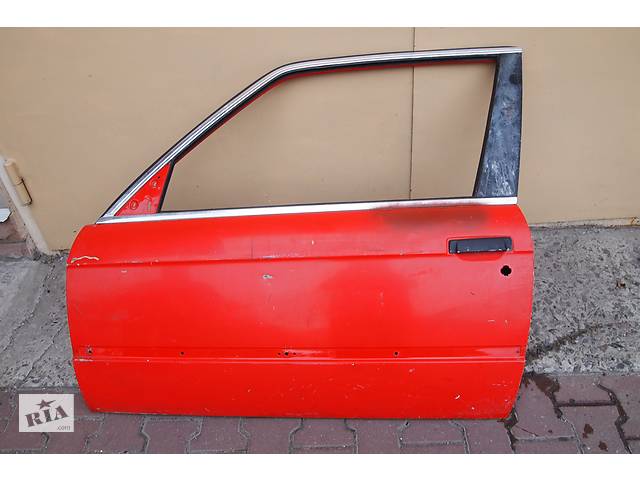Двери передние левые BMW 318 1993рв на бмв купе левая сторона цена 1500гр за голые двери без ржавчины состояние с упер