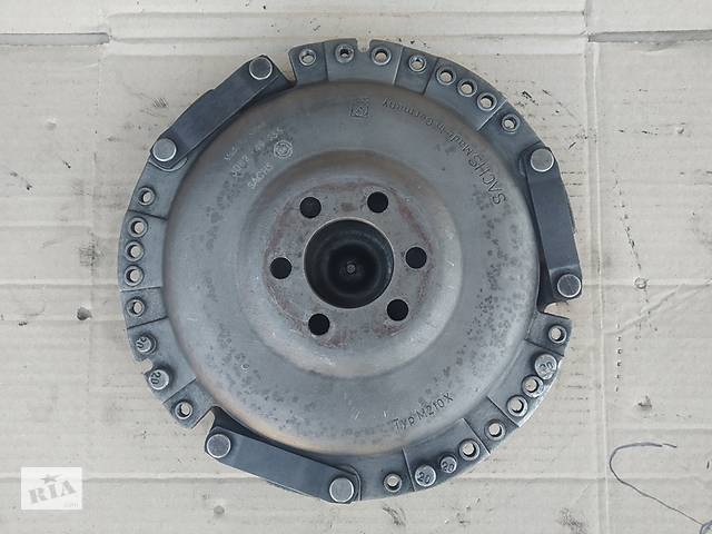 Корзина сцепления Volkswagen Vento 1991-1998 1.8 2.0 D-210mm 038141025B