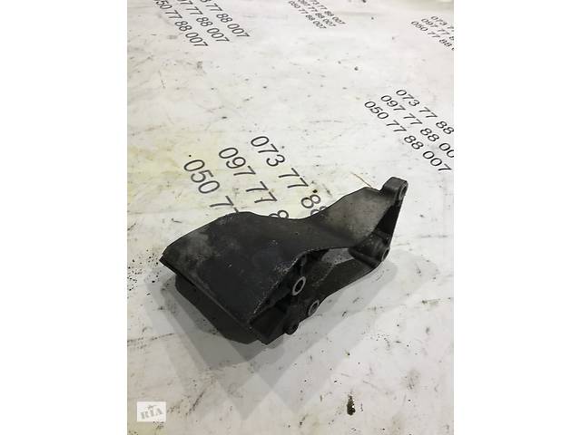 Кронштейн двигателя Volkswagen Passat b5 8d0199307j