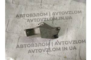 Кронштейн двигуна Audi A4 B5 8D0199307H