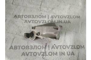 Кронштейн двигуна для Audi B4 2.0i 8A0199307C