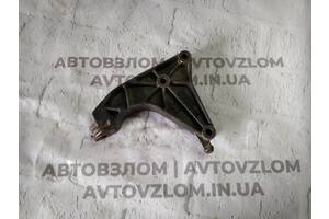 Кронштейн двигуна Opel Zafira 92085614