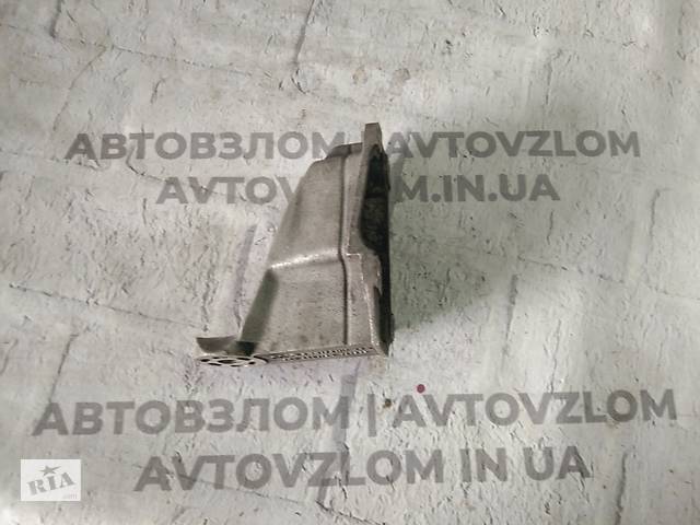 Кронштейн КПП для Audi A8 D2 4D0399113B