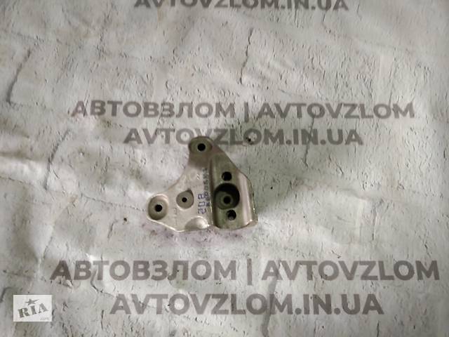 Кронштейн КПП для Peugeot 208 9684812280