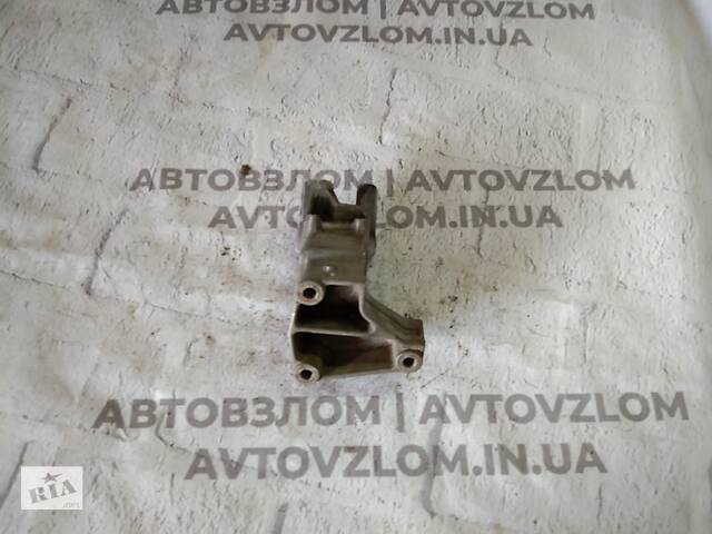 Кронштейн тнвд Peugeot 406 2.0 hdi 9632011910