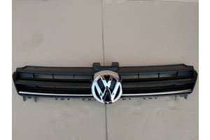 Новая решётка радиатора решетка решотка ришотка для Volkswagen Golf VII 2013 - 2017 год с хром накладкою вокруг емблемы