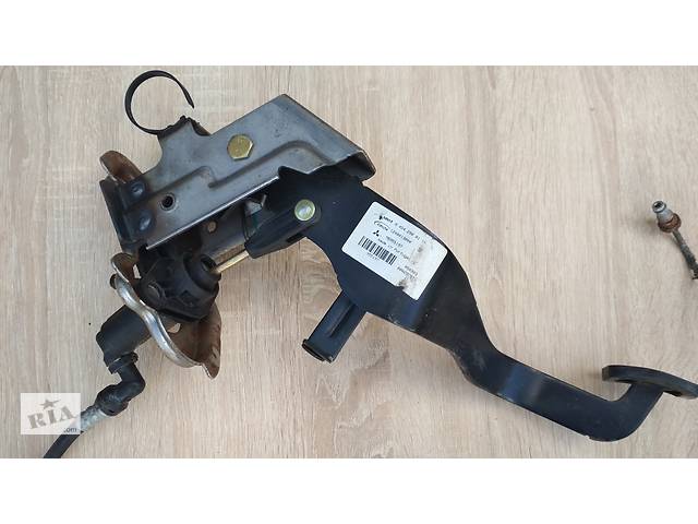 Педаль сцепления Mitsubishi Colt Z30 MR955197 2004-2012