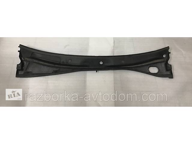 Пластик под лобовое стекло Renault Kangoo (97-07) OE:7700304885