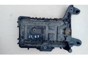 Площадка аккумулятора для Volkswagen Passat B7 1K0915333H