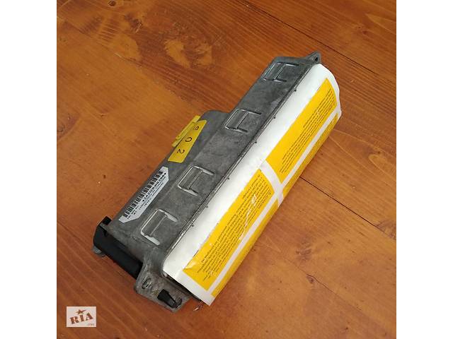 Подушка безпеки пасажира VW TOURAN CADDY 03-08 1T0880204