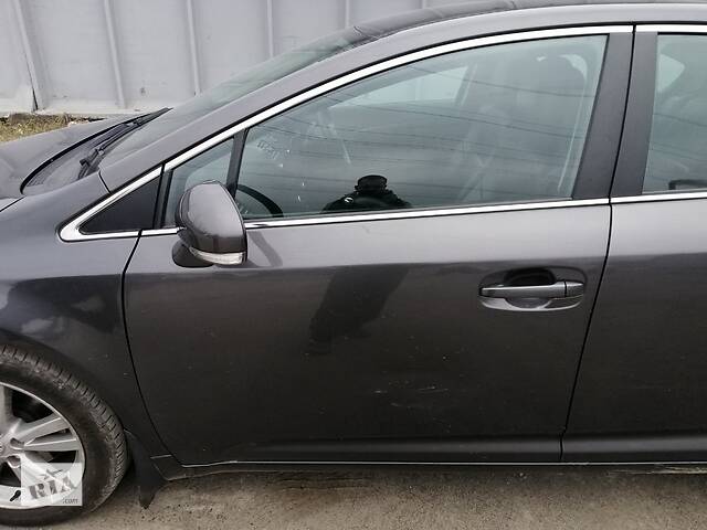 Скло двері передньої лівої Toyota Avensis T27 2009-2018