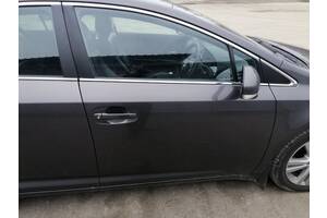 Скло двері передньої правої (кватирка) Toyota Avensis T27 2009-2018