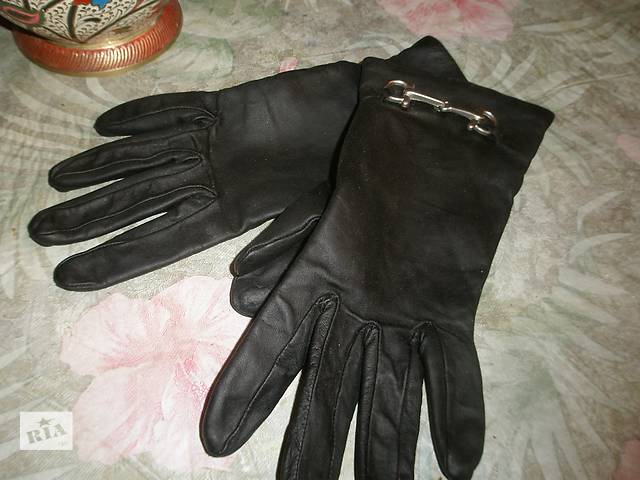 Жіночі рукавички з натуральної шкіри,колір матово-чорний.
