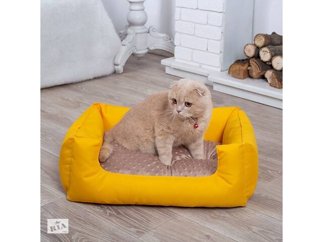 Лежанка для кота и собаки Комфорт желтая с бежевым M - 70 x 50