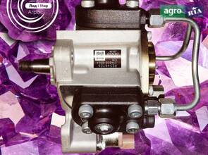 Паливний насос RE571640 до трактора John Deere.