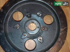 Маховик до трактора