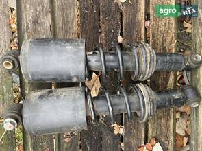 John Deere. Амортизатори Monroe з номером AL217604.