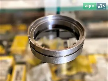 Втулка N205639 до оприскувача John Deere - фото