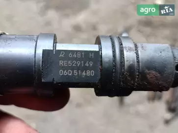 Топливная форсунка для трактора John Deere 8345R - фото