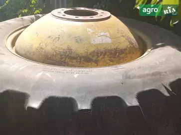 Колесо до комбайна John Deere - фото