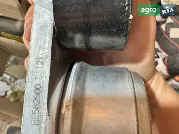 Ролик натяжний RE582500 до генератора John Deere - фото
