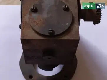 Редуктор - фото