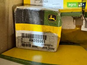 Втулка AN205961 до John Deere