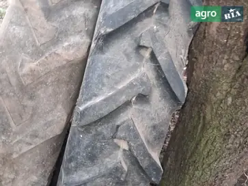 Колесо до трактора - фото