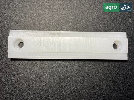 Направляющая планка DR9340 для жатки Olimac Drago - фото