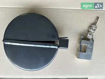 Кришка до трактора - фото