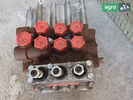 Гідравлічний розподільник до трактора - фото