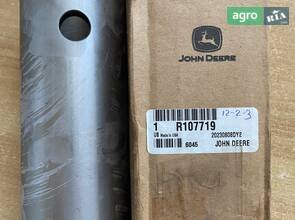 Втулка (вісь) переднього моста R107719 JOHN DEERE