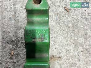  N232299 Бугель підшипника жатки John Deere