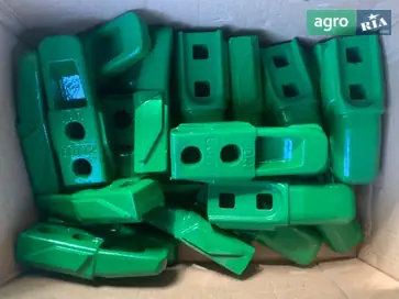 Зуб до комбайна John Deere - фото