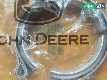 Хомут RE285844 до трактора John Deere - фото