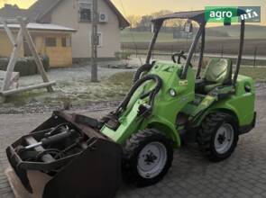 Навантажувач Avant 528 2013