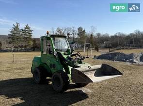 Навантажувач Avant 750 2010