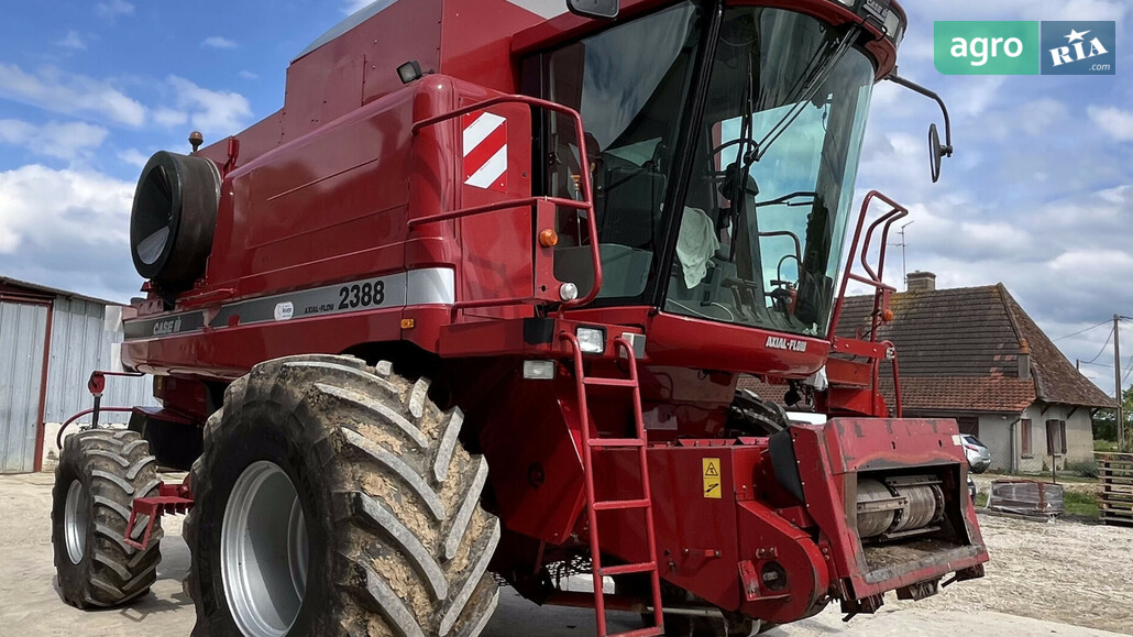Комбайн Case IH 2388 2004 - фото 1