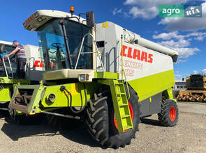 Комбайн Claas Lexion 