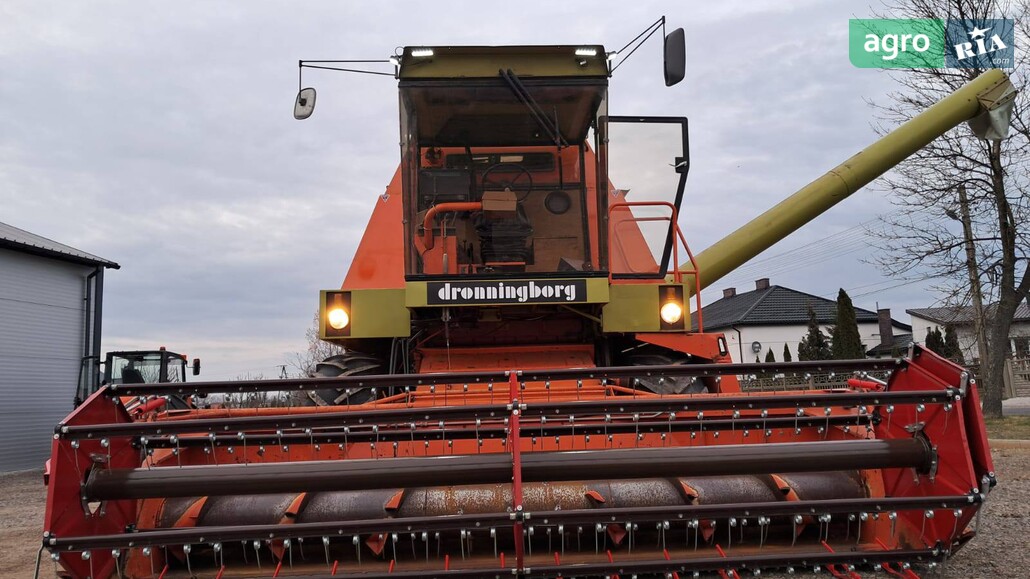 Комбайн Dronningborg D 8000  - фото 1