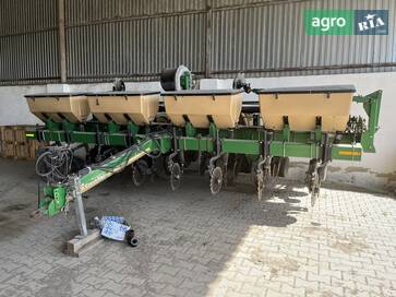 Great Plains YP 825  - фото