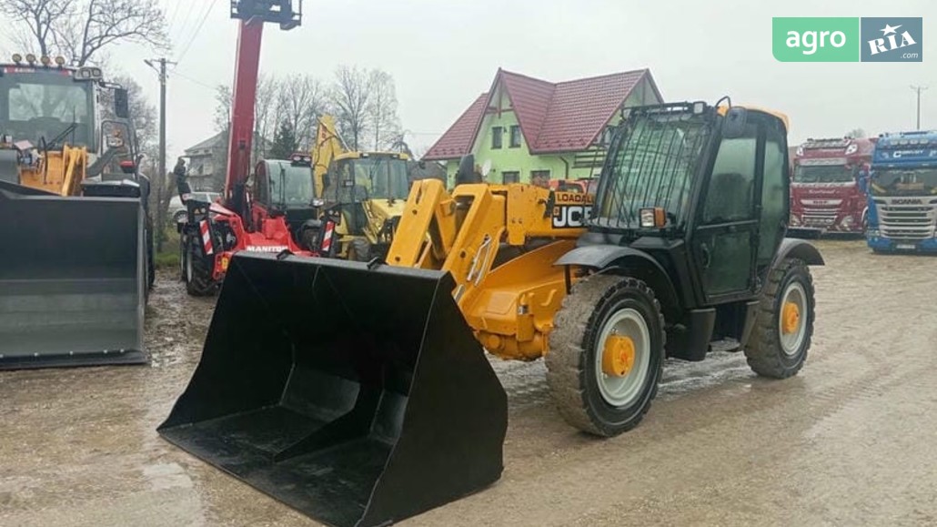 Навантажувач JCB 536.70  - фото 1