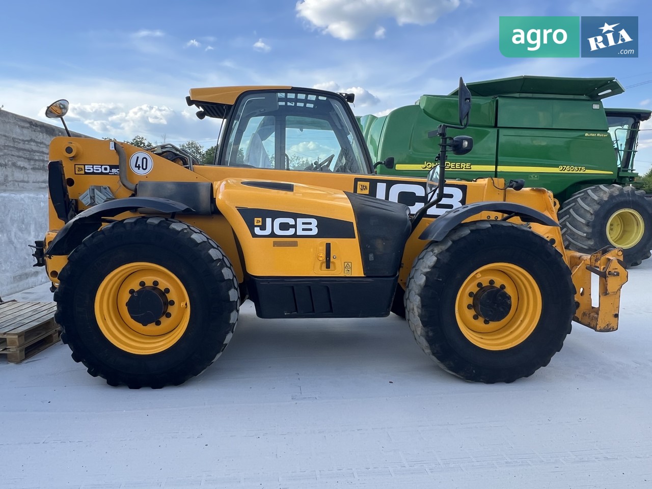 Навантажувач JCB 550-80 2012 - фото 1