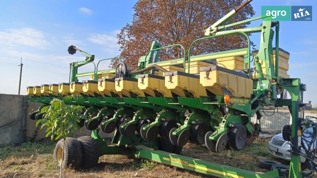 Сеялка John Deere 1740 2014 - фото 1
