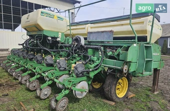 Сеялка John Deere 2126  - фото