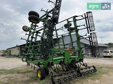 John Deere 2210  - фото