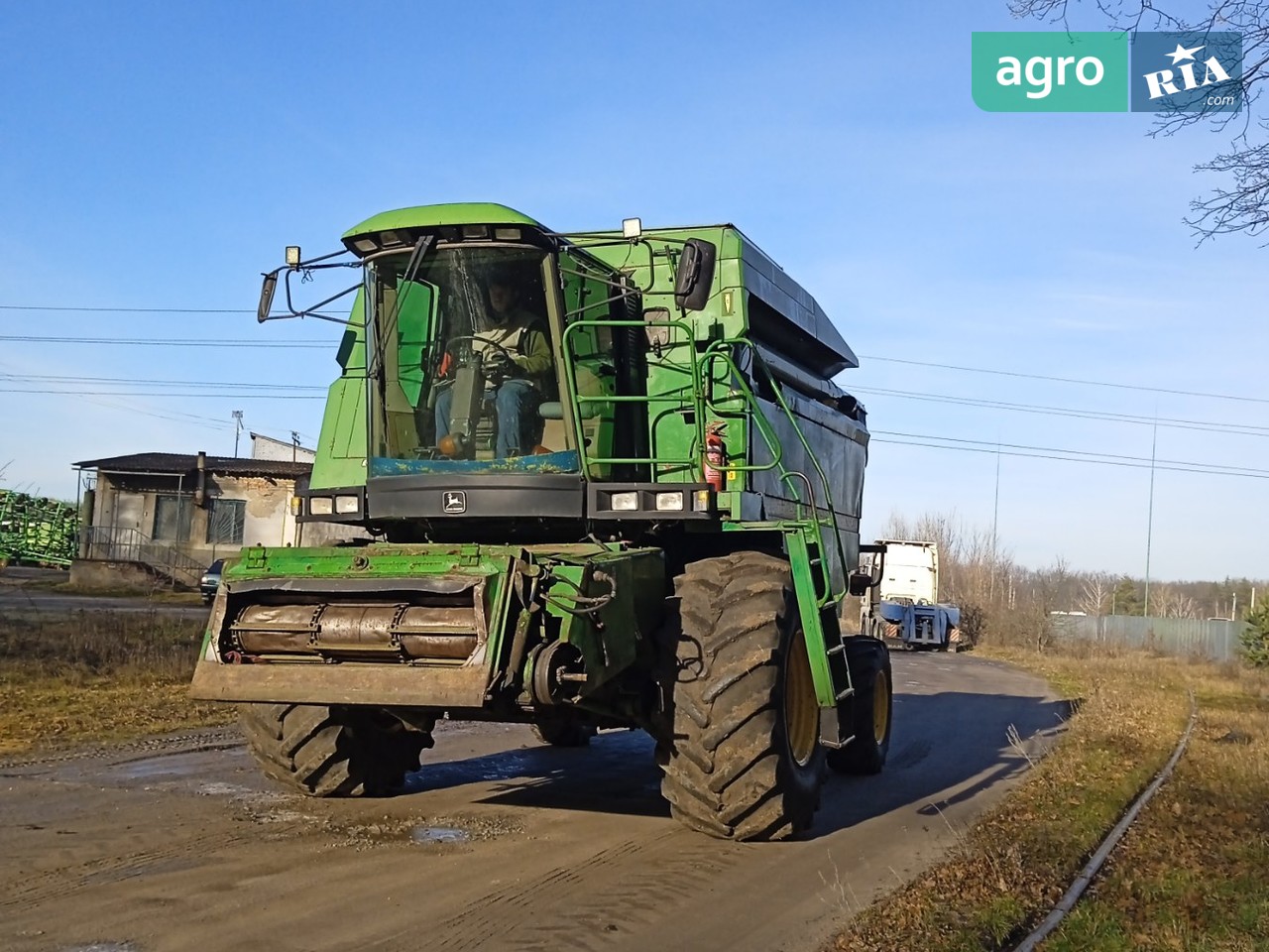 Комбайн John Deere 2266 2000 - фото 1